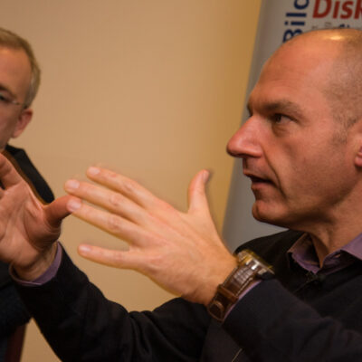 “Höllenritt Wahlkampf” — Lesung mit Frank Stauss