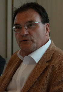 Prof. Dr. Tho­mas Kli­che