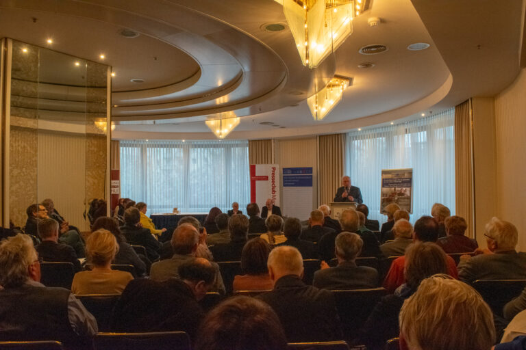 Buchpräsentation und Gespräch “Auf ein Wort, Herr Böhmer“