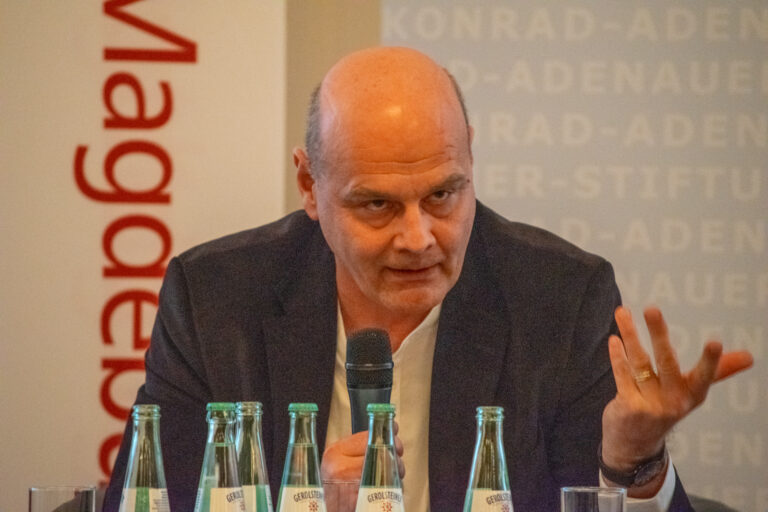 Buchpräsentation und Gespräch “Auf ein Wort, Herr Böhmer“