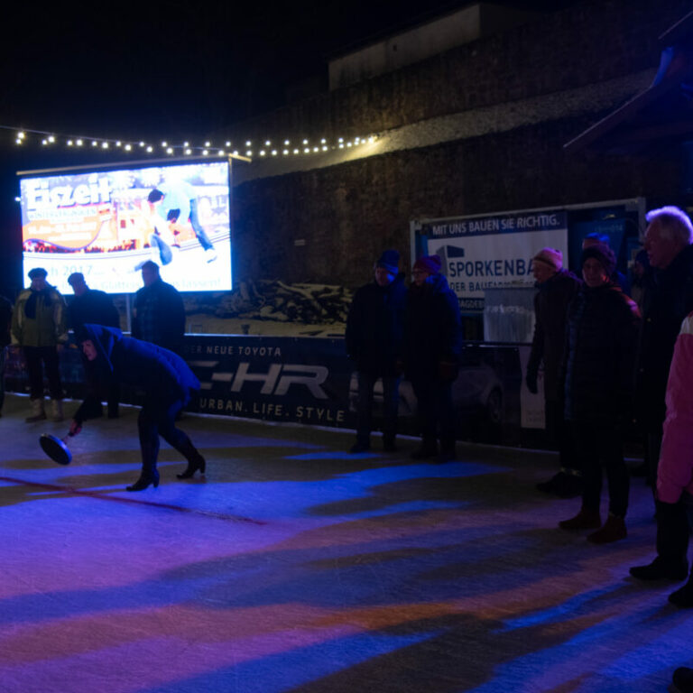 Winterfest mit Eisstockschießen in der Festung Mark