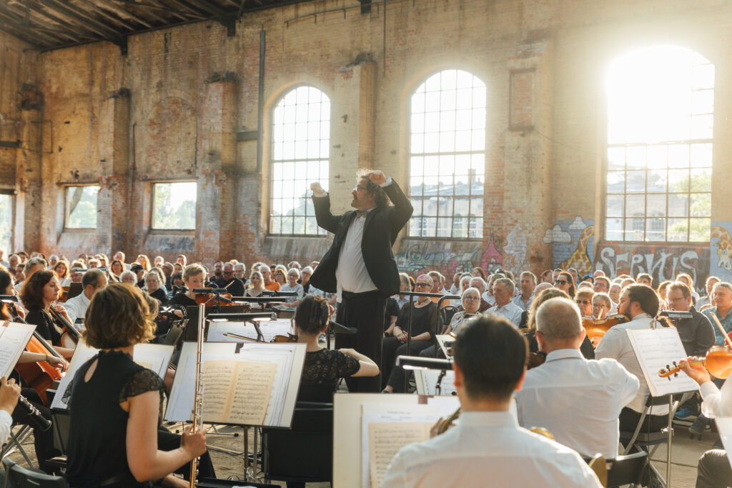 Exklusive Baustellen-Führung über das RAW-Gelände mit Konzertabend „Philharmonic Cinema“