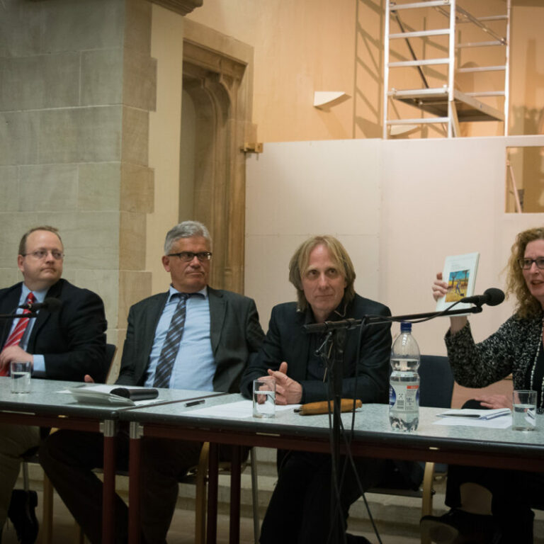 Podiumsgespräch zum Thema „Lost Art – Kulturgutverluste zwischen Recherche, Politik und Museumsarbeit“