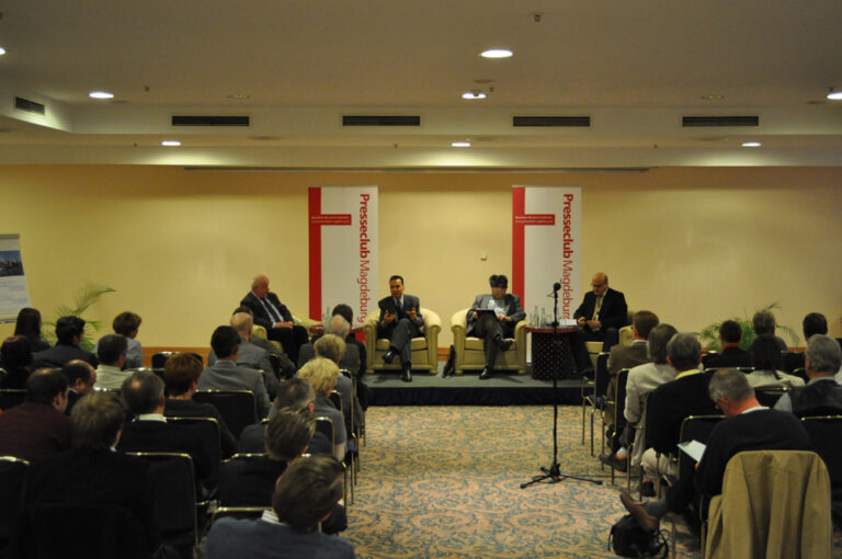 Podiumsdiskussion „Brennendes Arabien“