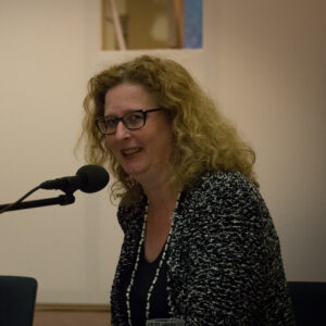 Dr. Gabrie­le Kös­ter