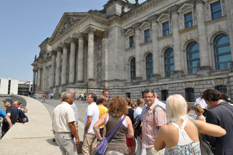 Presseclub-Mitgliederfahrt ins Regierungsviertel nach Berlin