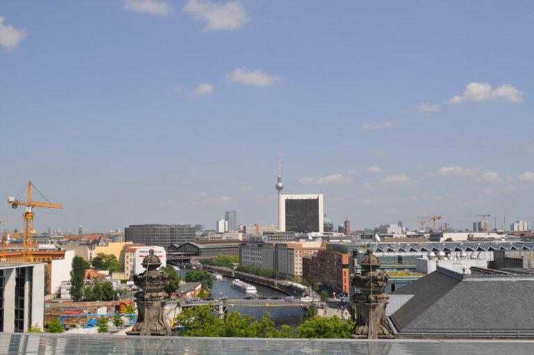 Presseclub-Mitgliederfahrt ins Regierungsviertel nach Berlin
