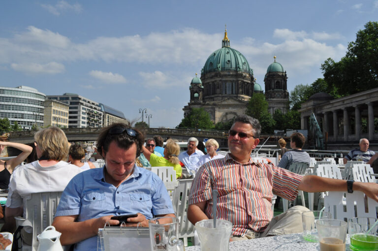 Presseclub-Mitgliederfahrt ins Regierungsviertel nach Berlin