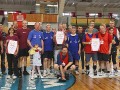Siegerehrung beim 2. Handball-Benefizturnier des Presseclubs am 28. Mai 2011 in der Hermann-Gieseler-Halle (Foto: Manja Winkler)