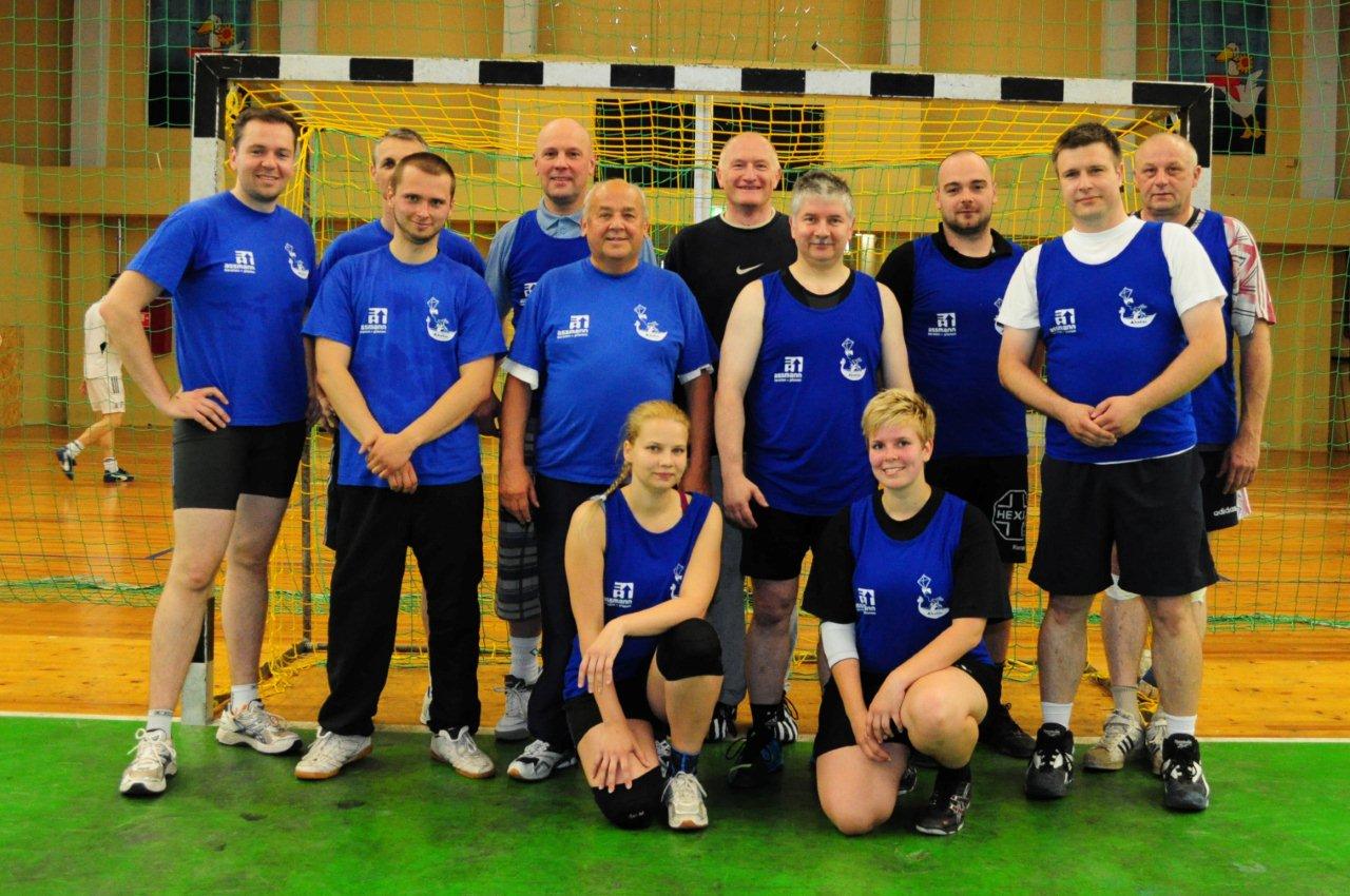 Team des Marketing-Clubs Magdeburg - 4. Handball-Benefizturnier des Presseclubs Magdeburg am 15.06.2013 in der Hermann-Gieseler-Halle