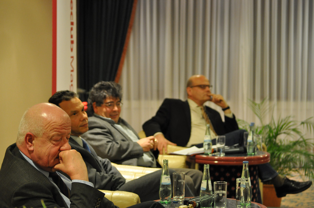 Podiumsdiskussion „Brennendes Arabien“ am 14.04.2011 im Maritim Hotel Magdeburg - Peter Wendt, Prof. Abbas Omar, Dr. Wahid Nader und Steffen Honig (v.l.n.r.)