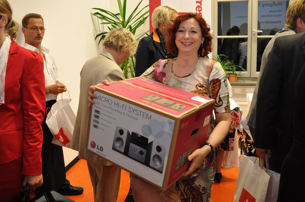 Gewinner der Tombola beim Sommerfest des Presseclubs Magdeburg und der Landespressekonferenz Sachsen-Anhalt am 14.07.2012