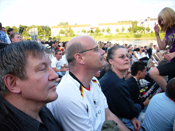 WM-Presselounge in der Strandbar Magdeburg mit Public Viewing Deutschland-Ghana