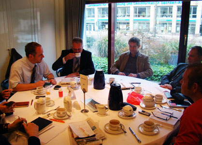 Vorstandssitzung des Presseclubs Magdeburg am 16.10.2008: v.l.: Mathias Geraldy, Wolfgang Schulz, Norbert Doktor, Volker Schmeichel und Ralph Völker. Es fehlen auf dem Foto: Heiderose Potstada, Sandra Y. Stieger und Günter Hartmann.